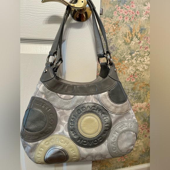 Gray and Silver Optic Coach Shoulder Bag - Picture 4 of 10